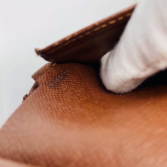 Louis Vuitton Monogram clasp wallet and Box with COA - Picture 6 of 12